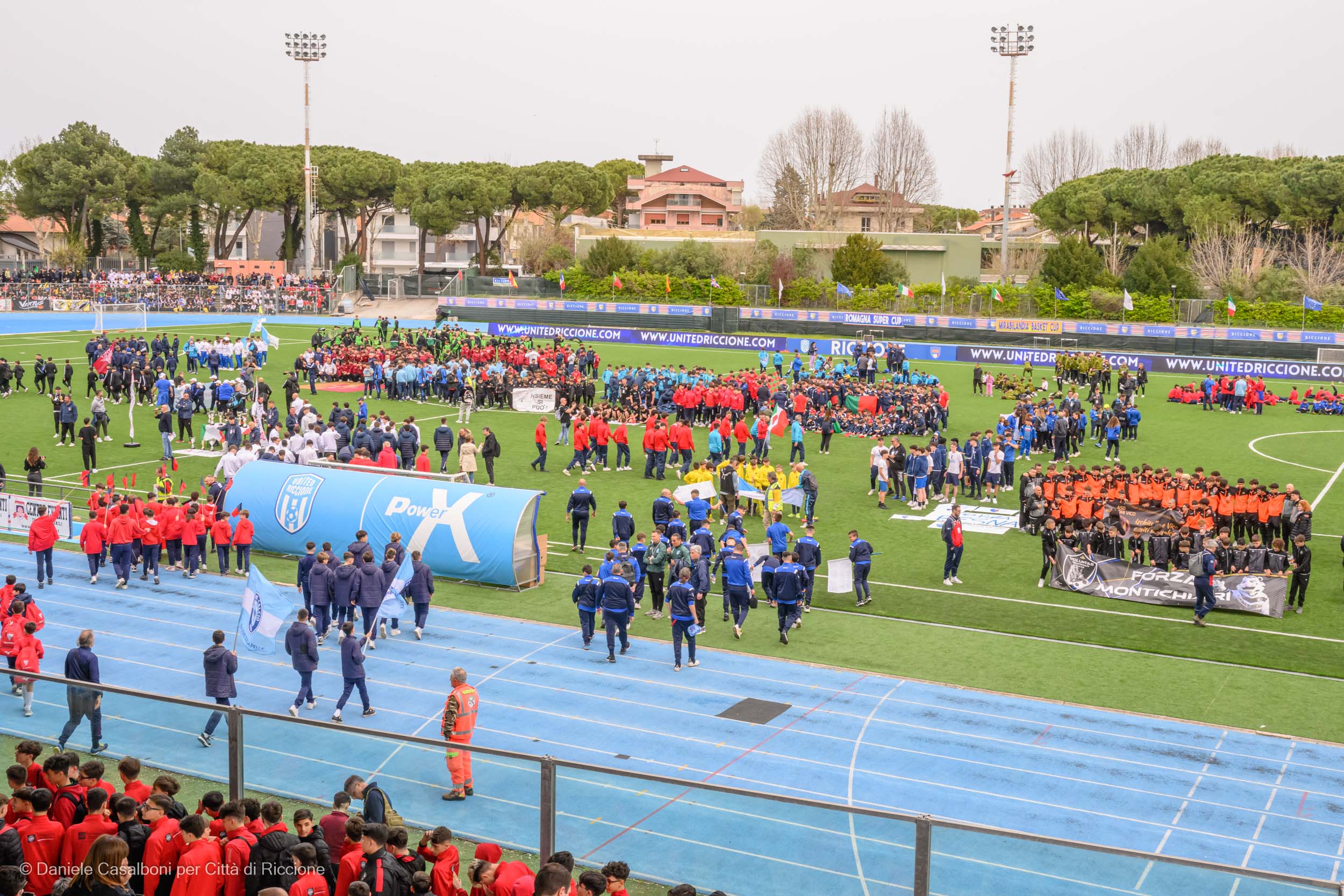 A Riccione l’invasione pacifica degli sportivi: la carica dei 7.000 giovani atleti per i tornei di calcio e basket