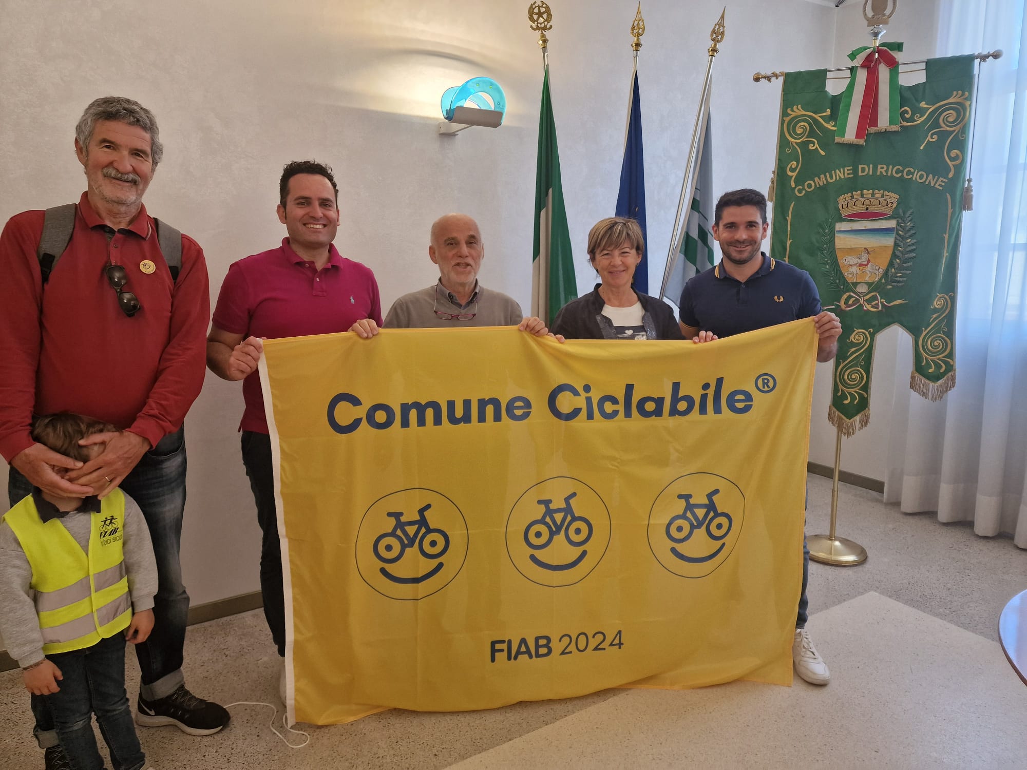 Giornata mondiale della bicicletta: Fiab consegna la Bandiera gialla a Riccione