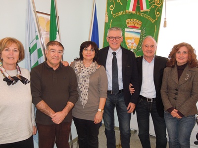 il nuovo direttivo del Coro Perla Verde accolto stamane in Municipio dal Sindaco Pironi