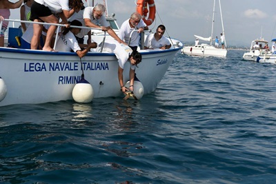 Gita in mare per ragazzi diversamente abili con rilascio tartaruga