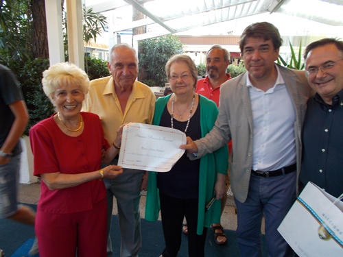 festa all’Hotel Sole: l’Assessore Claudio Montanari consegna l’ambìta pergamena al “valor Turistico” ai signori Piero e Maria Casarosa di Firenze.
