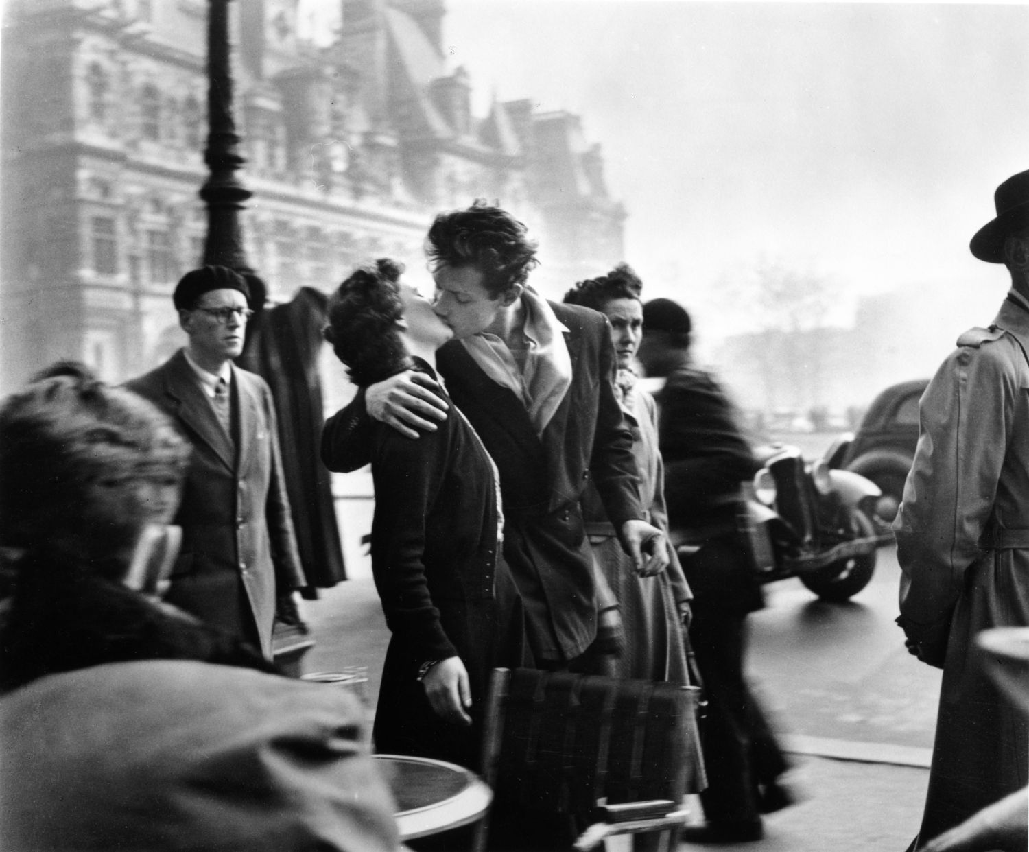 Il Bacio dell'Hotel de Ville, 1950_Â© atelier Robert Doisneau