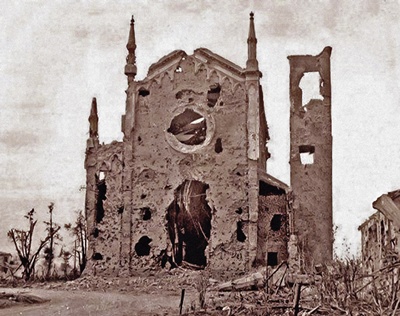 la Chiesa di San Lorenzo colpita dai bombardamenti