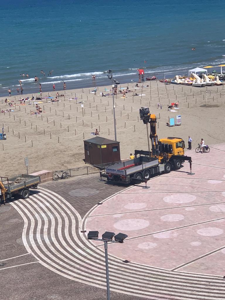 Manutenzione e riposizionamento dei bagni pubblici della spiaggia libera di piazzale Roma
