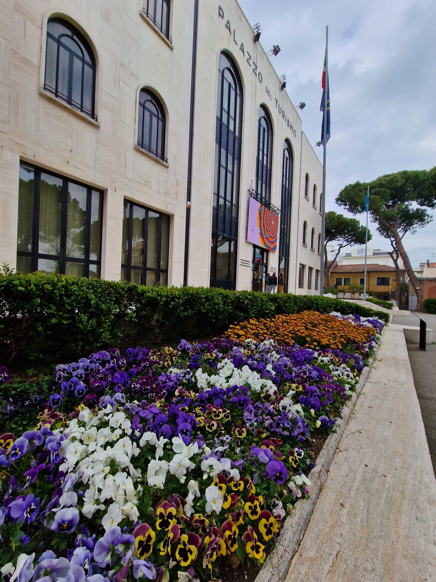 Il Palazzo del Turismo e Villa Franceschi si colorano di lilla per la Giornata nazionale contro i disturbi del comportamento alimentare