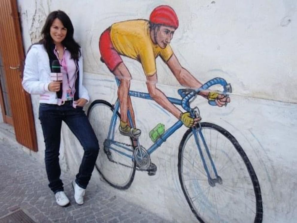 “Woman on bike” con Stefania Andriola