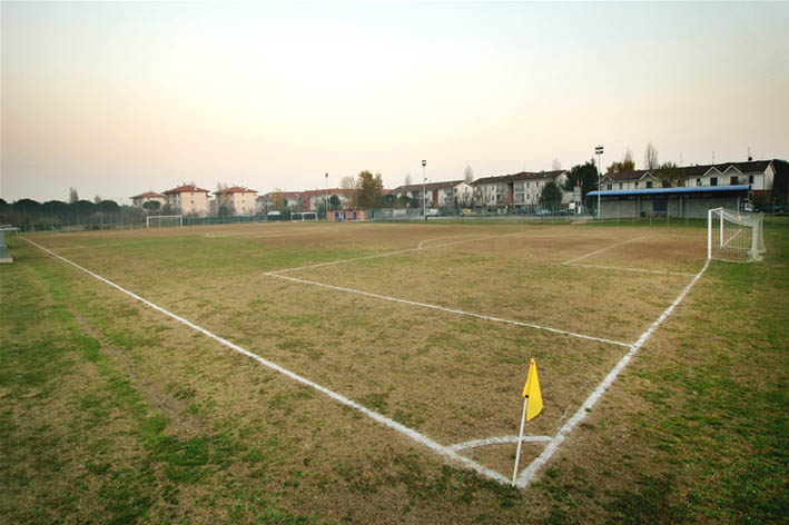 Campo calcio via Brunate - foto