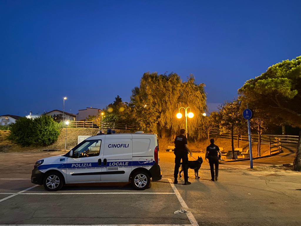 Controlli della Polizia locale di Riccione nei parchi pubblici e nelle aree adiacenti alle fermate del Metromare
