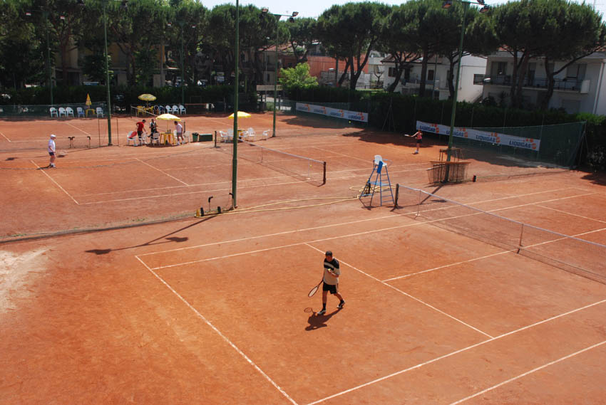 Tennis Club - est campi